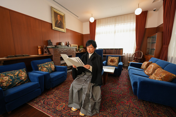 施設リニューアルを記念して邸内で行われた、人気声優・吉野裕行さんによる朗読劇の様子