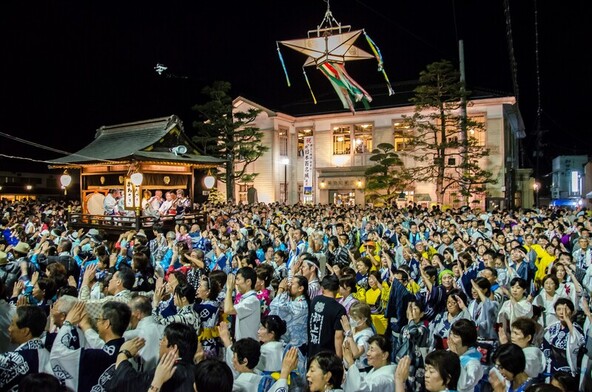 今週末は「旧庁舎記念館前」を会場に行われます