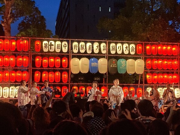 “盆ジョヴィ”や“J-POP盆踊り”、“盆ディスコ”などノリのよい音楽で踊りましょう♪