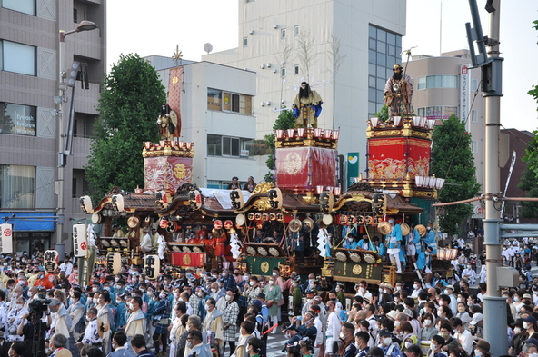 「巡行祭」では屋台・山車を引く姿をたっぷりと見られます(写真は過去開催時の様子)