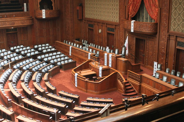 衆議院の本会議場(画像提供:リュウタ / PIXTA)