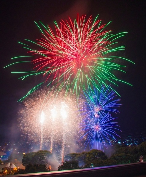 まつりの締めくくりは、約5,000発の花火が打ち上がる花火大会