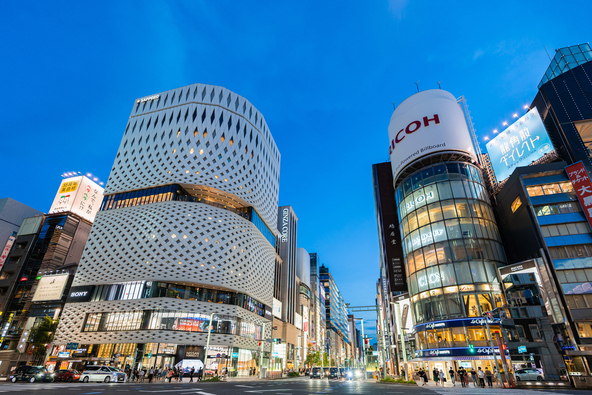 幅広いコンテンツが楽しめる「銀座プレイス」(画像提供:yu_photo / PIXTA)