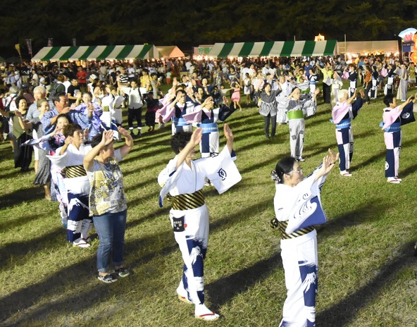 気軽に参加できる盆踊り「みんなで踊ろう盆踊り」も