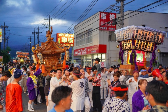 「神輿の競演」の様子