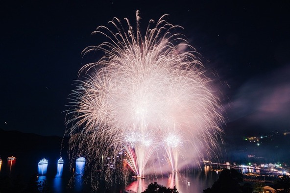「例大祭奉祝花火大会」の様子
