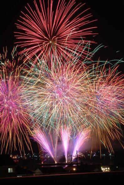 港町銚子の夜空を彩る8000発の花火