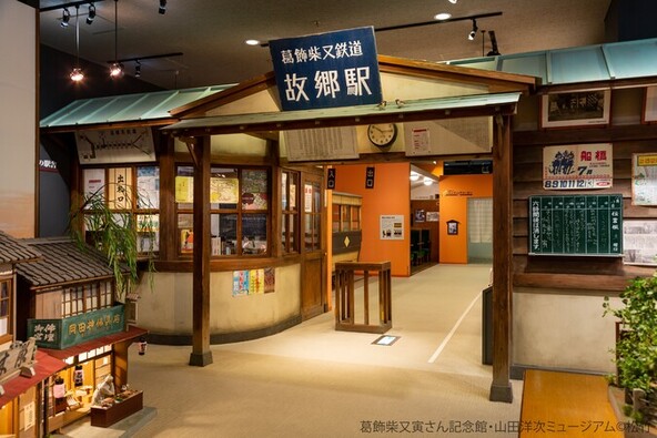 作中で使用された小道具や貴重な資料が展示されています