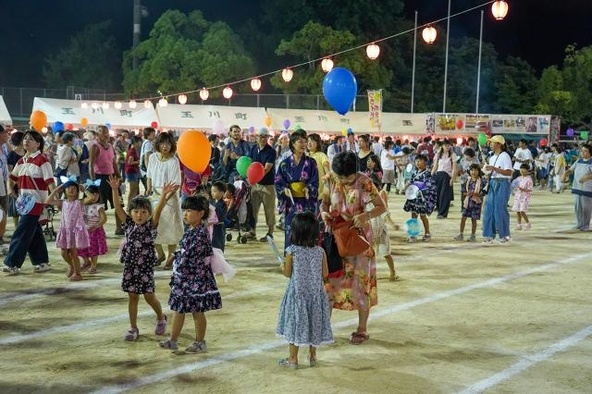 自由な服装で「玉川幕情」にあわせて踊ろう♪
