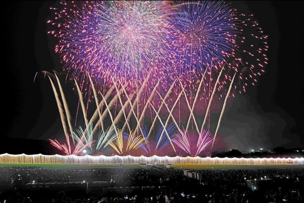 花火の打ち上げ数は関東有数の2万発!