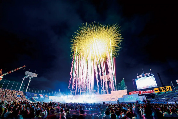 花火とライブが融合した「神宮外苑花火大会」は、真夏にふさわしい一大イベント/(C)日刊スポーツ新聞社