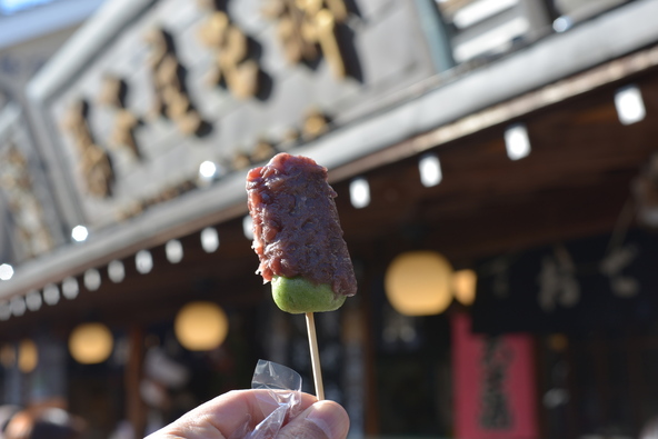 柴又帝釈天門前参道の名物・草だんご(画像提供:masao / PIXTAけんさん / PIXTA)