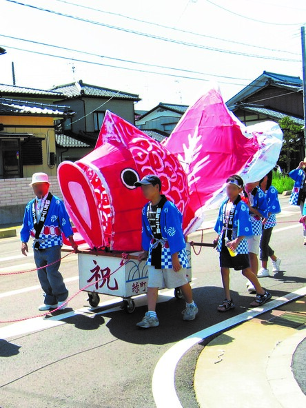 「金魚台輪」が各町内を巡ります