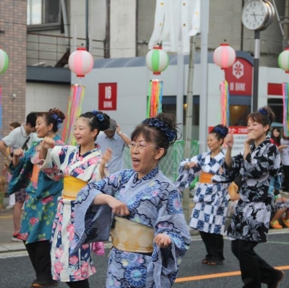 様々な団体がバサラ演舞を披露します(画像提供:瑞浪市観光協会)