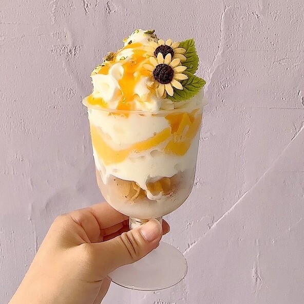 YOKOSUKA SOFTCREAM FACTRYの「ひまわりパフェ」900円