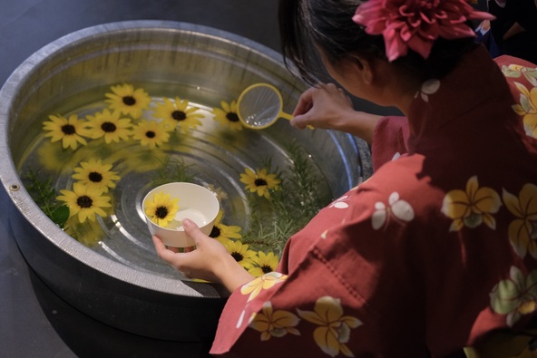 インフォメーションでは「ひまわりすくい」を実施