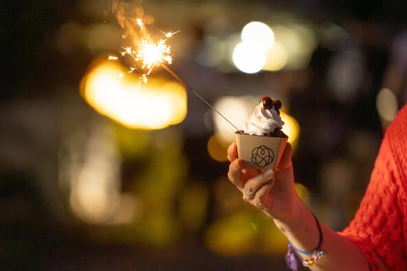 「フラワーナイトマーケット」で夏の夜を満喫