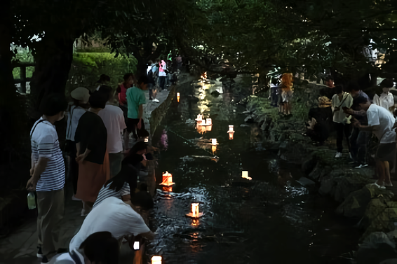 先祖への感謝の気持ちを育てるきっかけ作りにもなる灯籠流し(画像提供:川崎市多摩区)