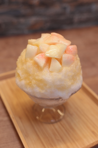 にしのみや果汁店 桃のかき氷 1,540円