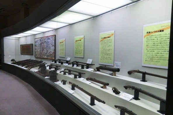 「新城市設楽原歴史資料館」には火縄銃の展示も