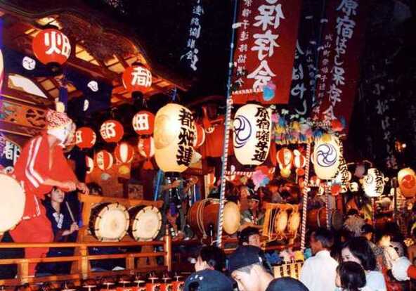 歴史と伝統の夏祭りです(画像提供:公益社団法人相模原市観光協会)