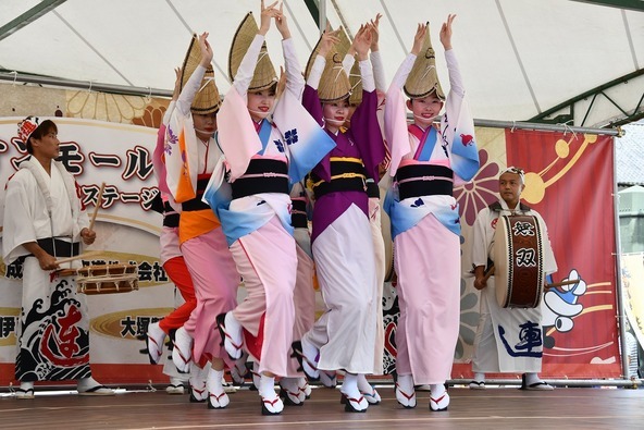 息のあった踊りが特徴の「阿波おどり」