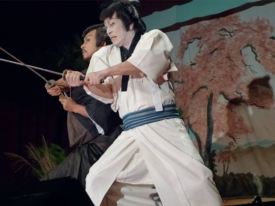 神社の例祭の前夜祭として上演されます