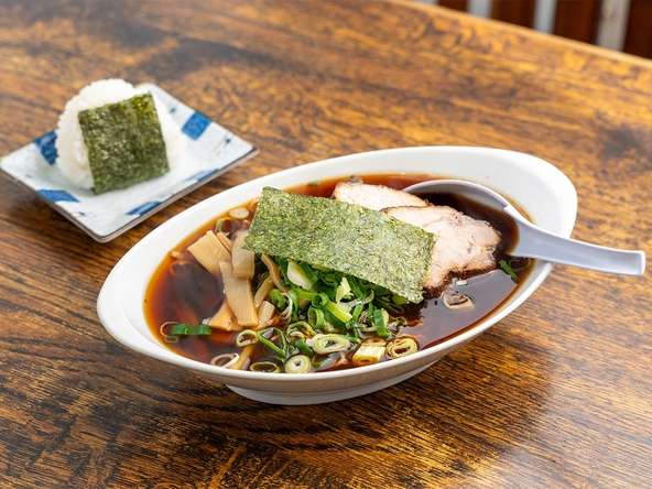 競艇ラーメン(梅おにぎり付)…800円