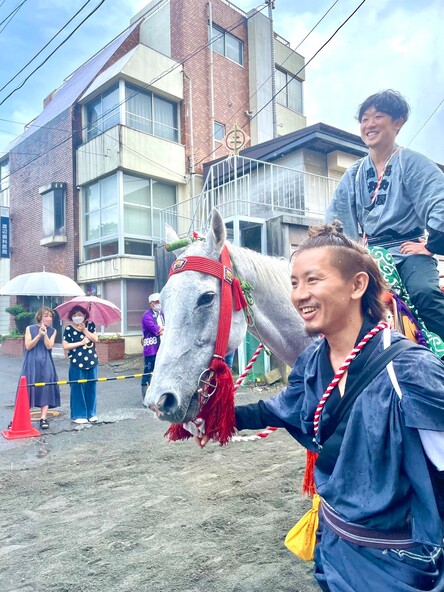 お祭りは2日間にわたって開催されます