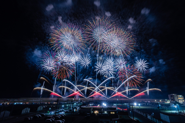 音楽に合わせて次々と打ち上がる花火に子供も感動すること間違いなし!