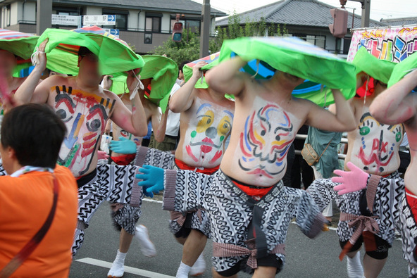渋川の夏の風物詩として多くのメディアでも取り上げられ、例年県外からも多くの人々が訪れています