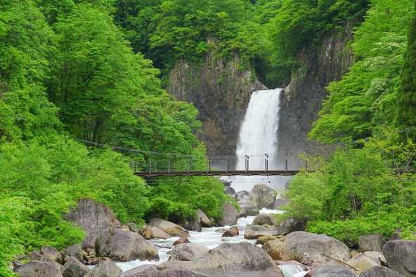 苗名滝(画像提供:Amstk / PIXTA)