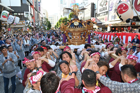 祭りの期間中は、吉祥寺のまち全体が活気に包まれます(写真提供:吉祥寺秋まつり実行委員会)