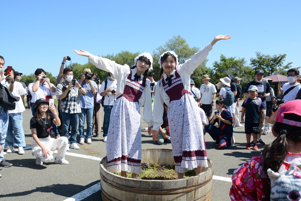 「ふらのワインぶどう祭り」のワインレディ