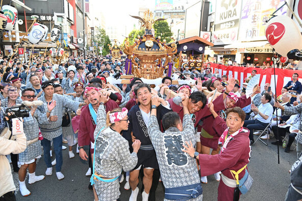 祭りの期間中は、吉祥寺のまち全体が活気に包まれます(写真提供:吉祥寺秋まつり実行委員会)