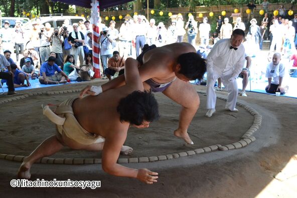 「常陸國總社宮」では、例大祭(石岡のおまつり)に奉納相撲が開かれます