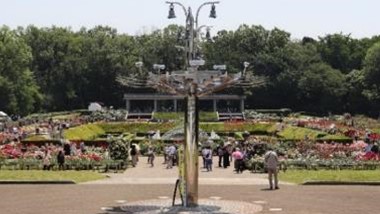 「ばら園ガイドツアー」集合場所のカリヨン