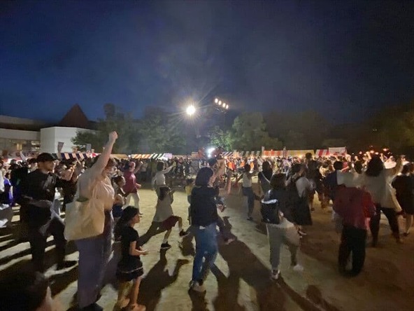 気軽に参加できる盆踊り。ぜひ親子で踊ってくださいね♪