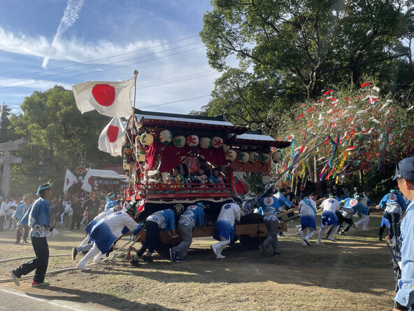 砂煙をあげて駆け抜ける勇壮なダンジリや関船に感動!