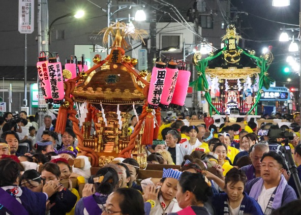 龍神神輿や女神輿の巡幸は見応え抜群!