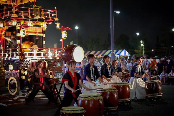 山鉾・山車と太鼓の共演 神輿の巡行