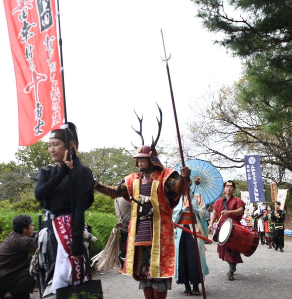 勇ましい「武者行列」は祭りの目玉イベントのひとつ!