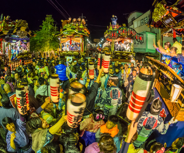 本庄のまちが大いににぎわう「山車叩き合い」の様子