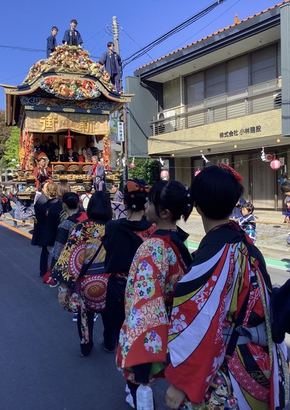 当日は交通規制が行われるので、早めの来場がベター