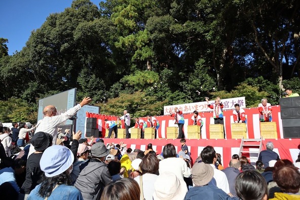 餅まきや抽選会など、親子で楽しめる催しが満載♪