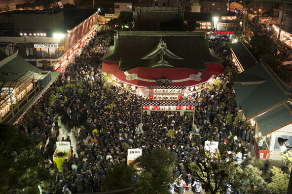 期間中は、「商売繁昌じゃ笹もってこい」のお囃子が境内に響きます