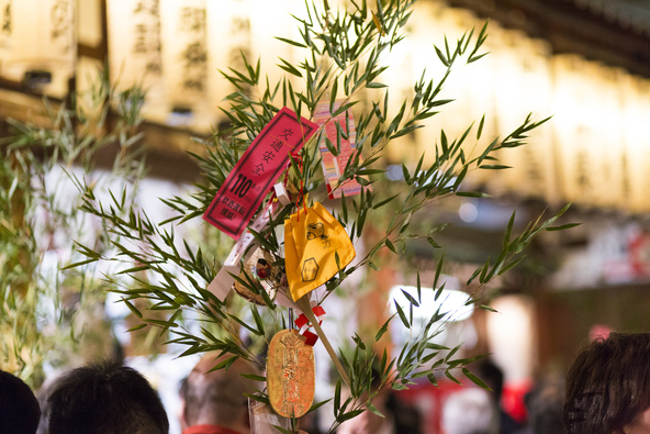 吉兆は、鯛や小判など、福を招く縁起物がそろいます