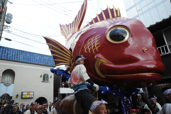 祭り期間中はおよそ50万人もの人々が訪れます