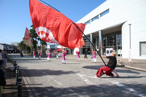 さまざまな団体のパフォーマンスを楽しもう