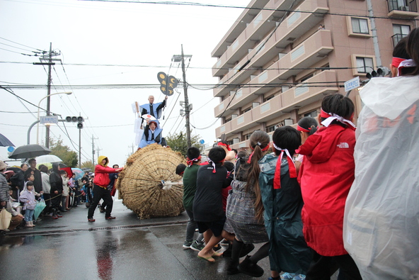 「大俵引き」(小学生の部)
